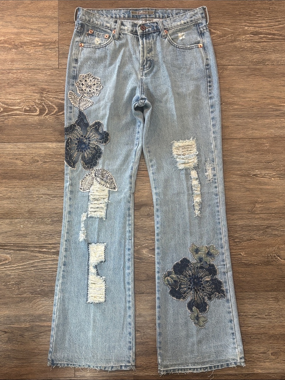 Z. Cavaricci Embroidered Floral Design Boot Cut Flare Jeans Vintage Size 8